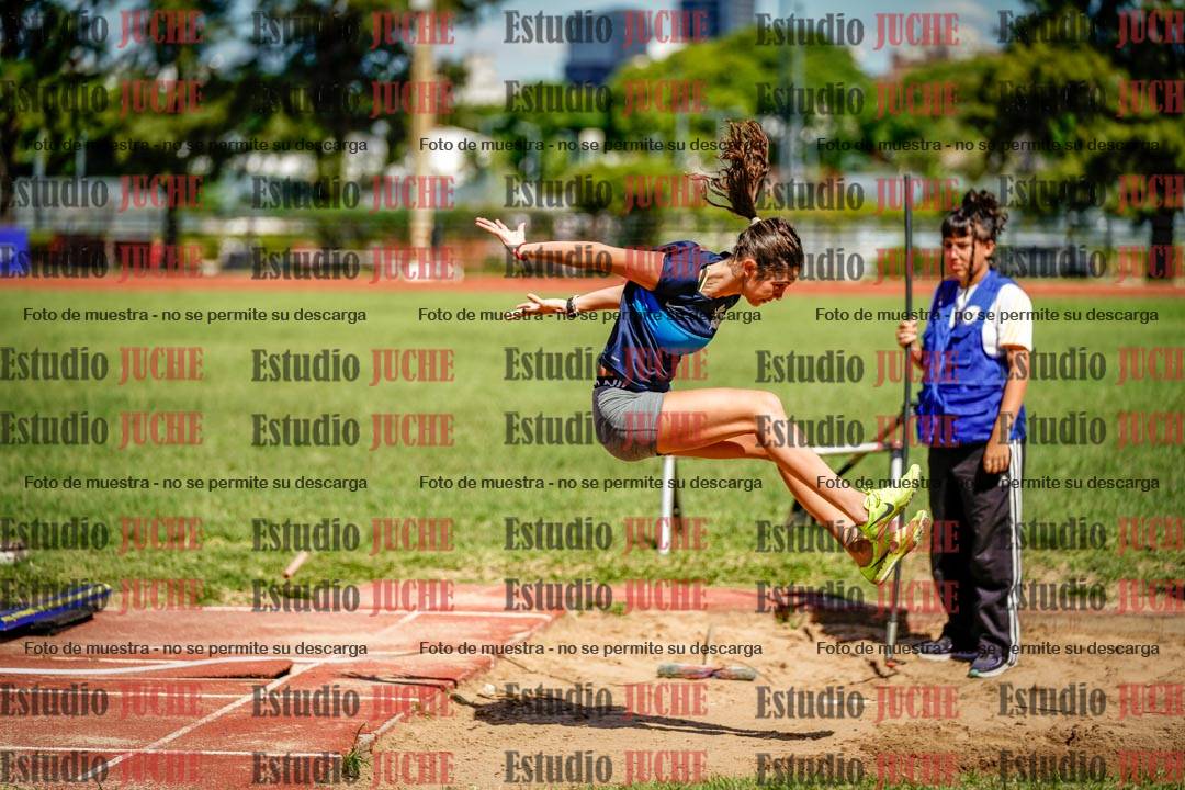 Fotos del salto en largo de mujeres