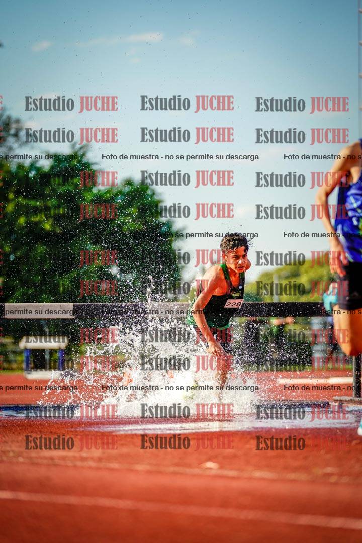Fotos de los 2000 m con obstáculos de varones