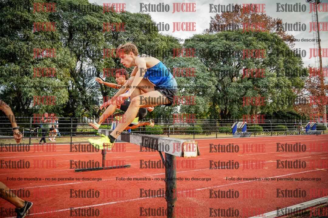 Fotos de los 3000 m con obstáculos de varones