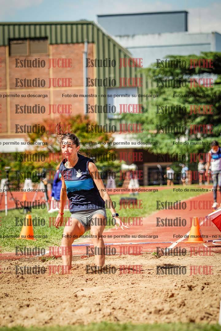Fotos del salto en largo de mujeres
