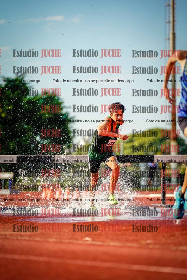 Fotos de los 2000 m con obstáculos de varones