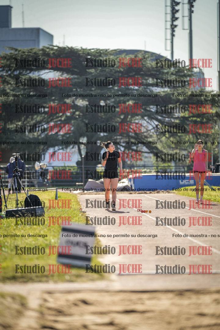 Fotos del salto en largo de mujeres