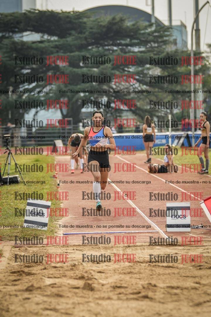 Fotos del salto en largo de mujeres