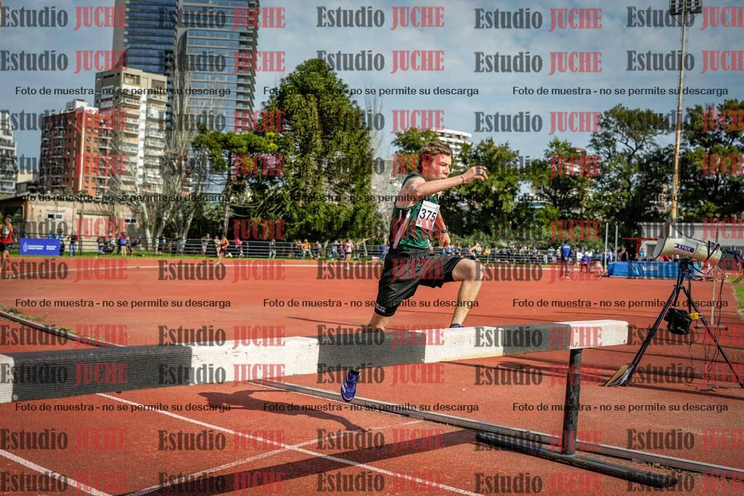Fotos de los 1500 m con obstáculos de varones
