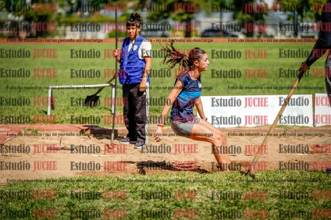 Fotos del salto en largo de mujeres