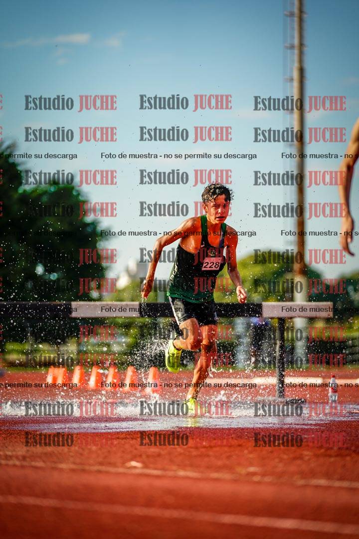 Fotos de los 2000 m con obstáculos de varones