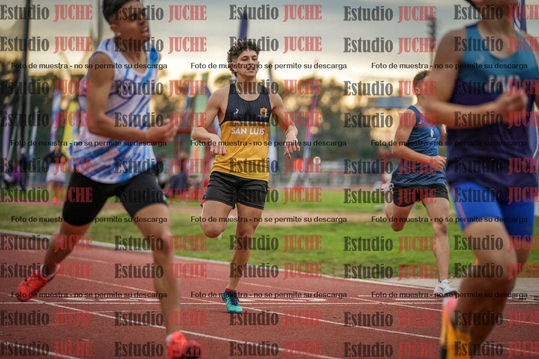 Fotos de los 400 m con vallas de varones