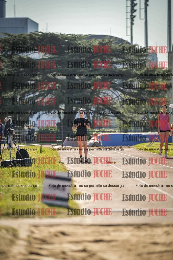 Fotos del salto en largo de mujeres