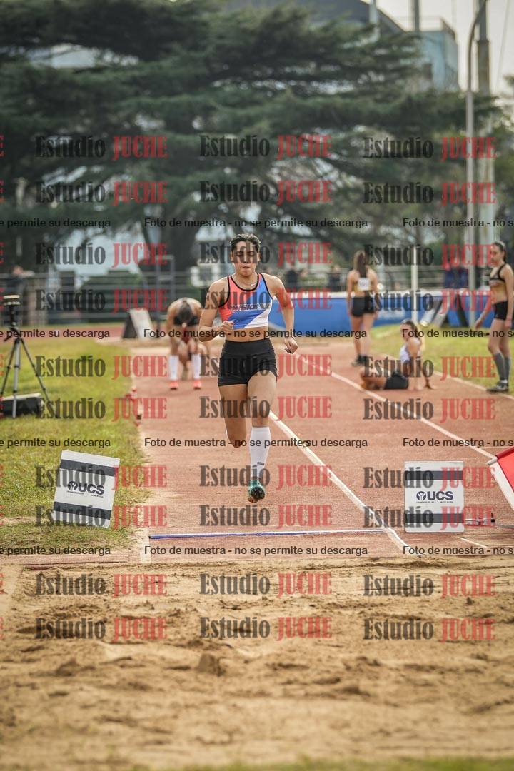 Fotos del salto en largo de mujeres