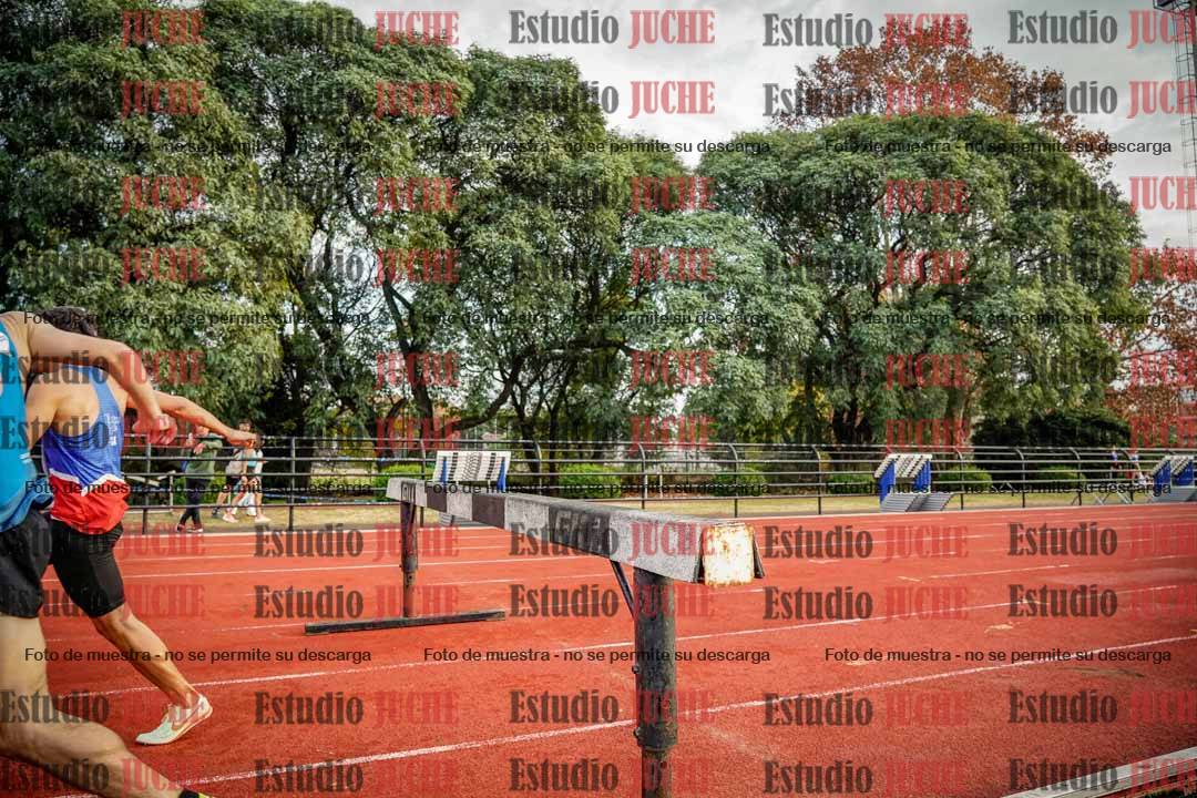 Fotos de los 3000 m con obstáculos de varones