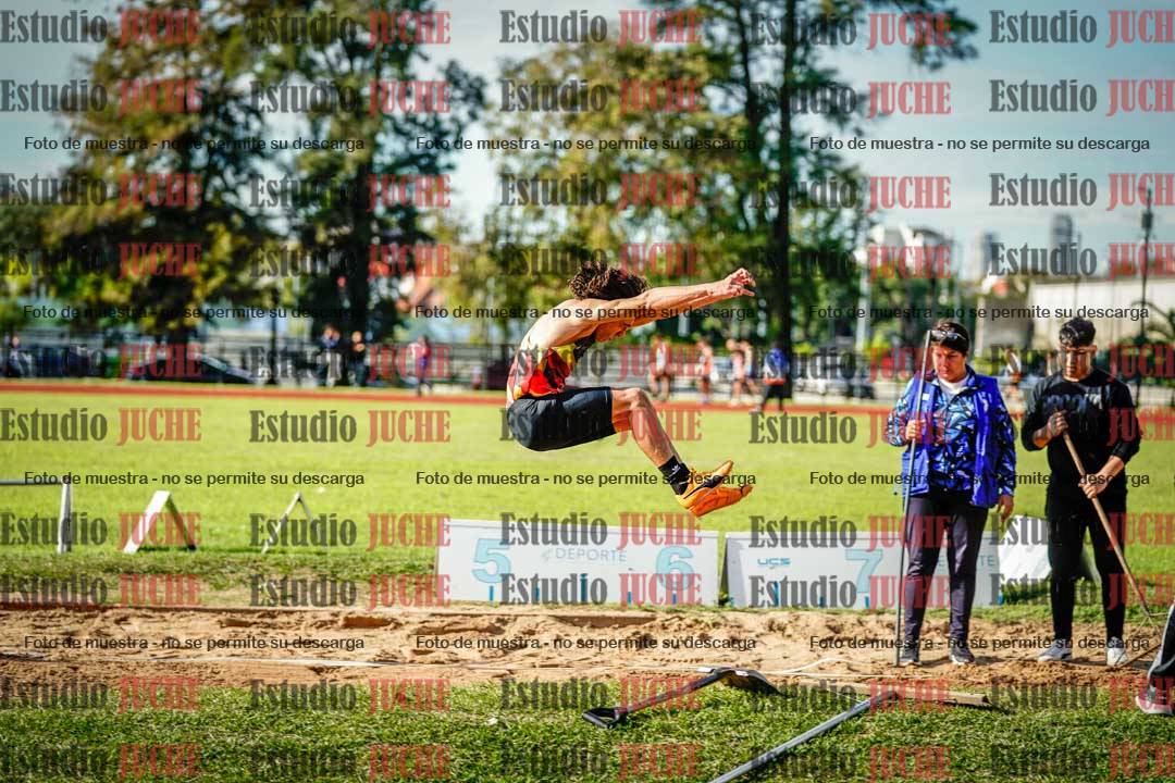 Fotos del salto en largo de varones