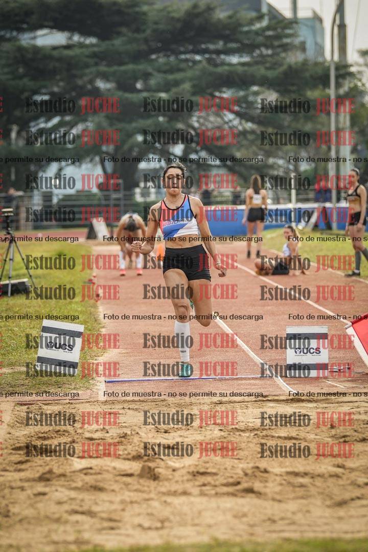 Fotos del salto en largo de mujeres