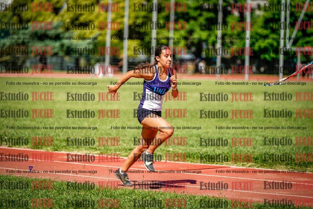 Fotos del salto en largo de mujeres