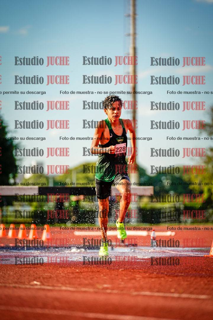 Fotos de los 2000 m con obstáculos de varones