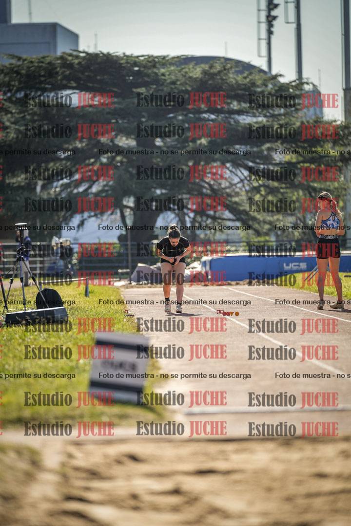 Fotos del salto en largo de mujeres