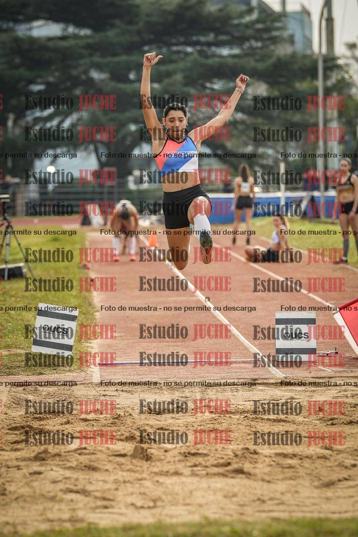 Fotos del salto en largo de mujeres