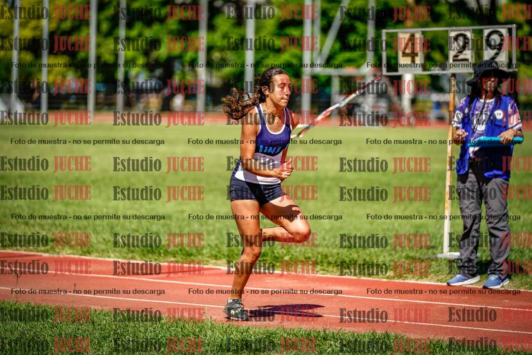 Fotos del salto en largo de mujeres