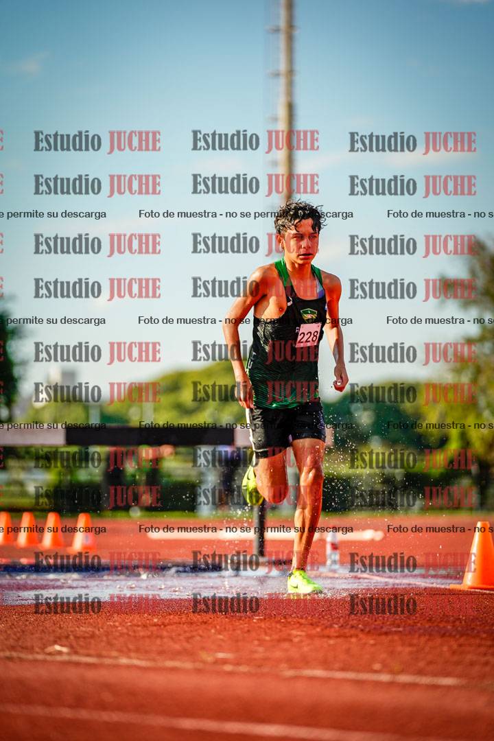Fotos de los 2000 m con obstáculos de varones