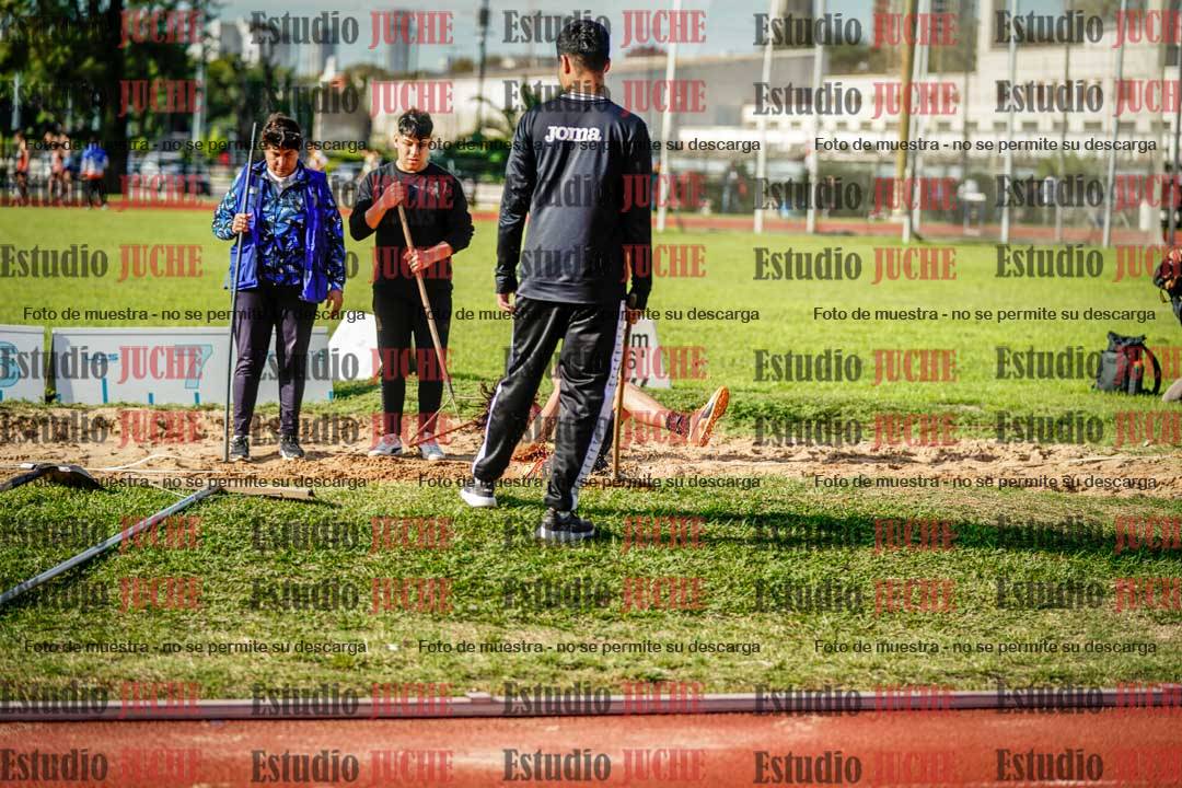 Fotos del salto en largo de varones