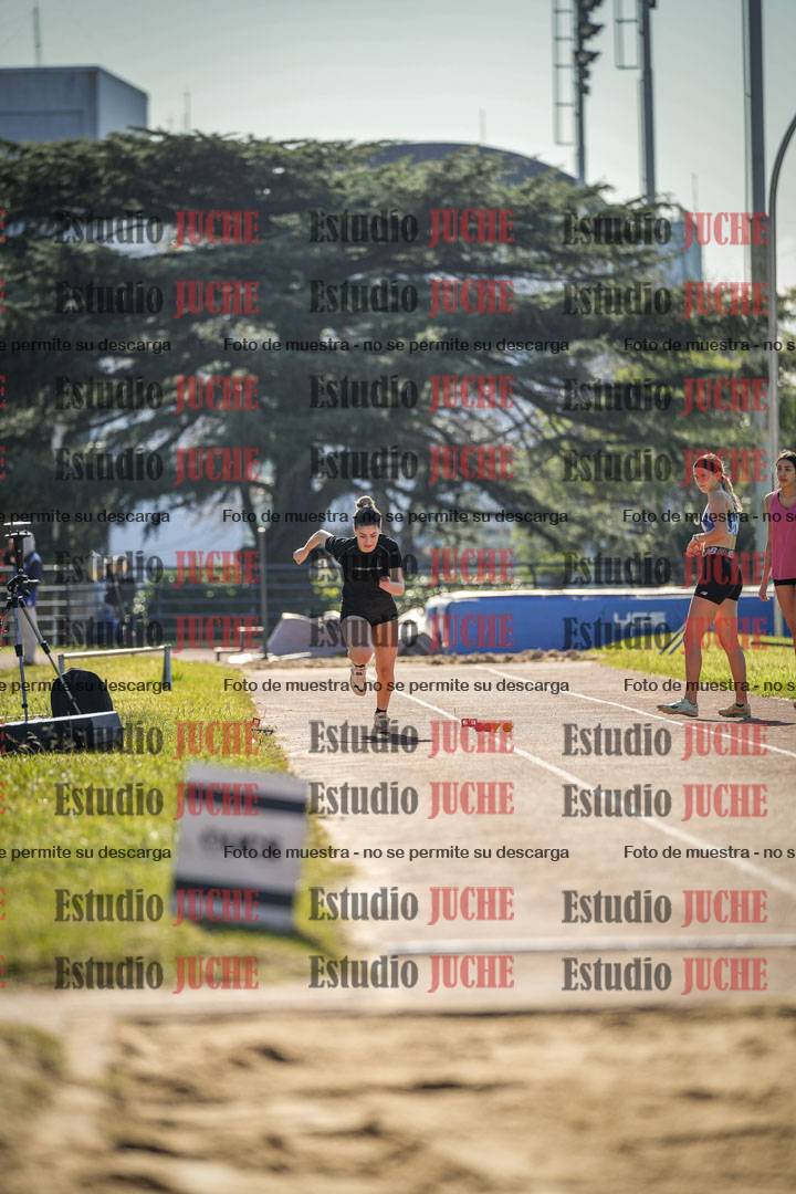 Fotos del salto en largo de mujeres