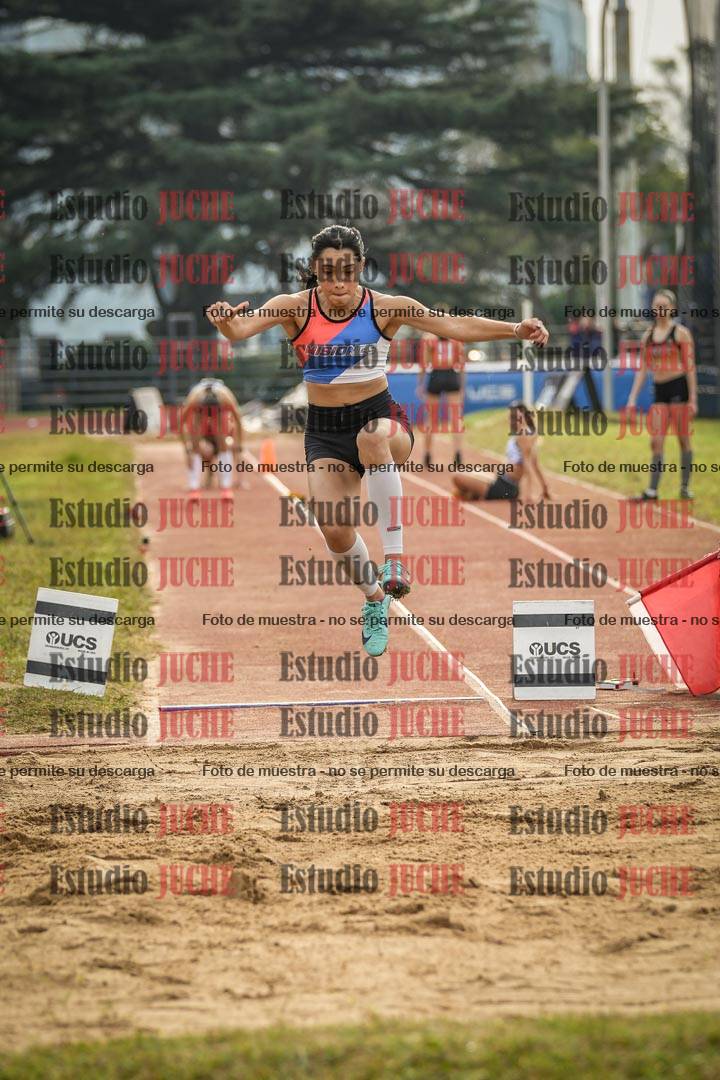 Fotos del salto en largo de mujeres