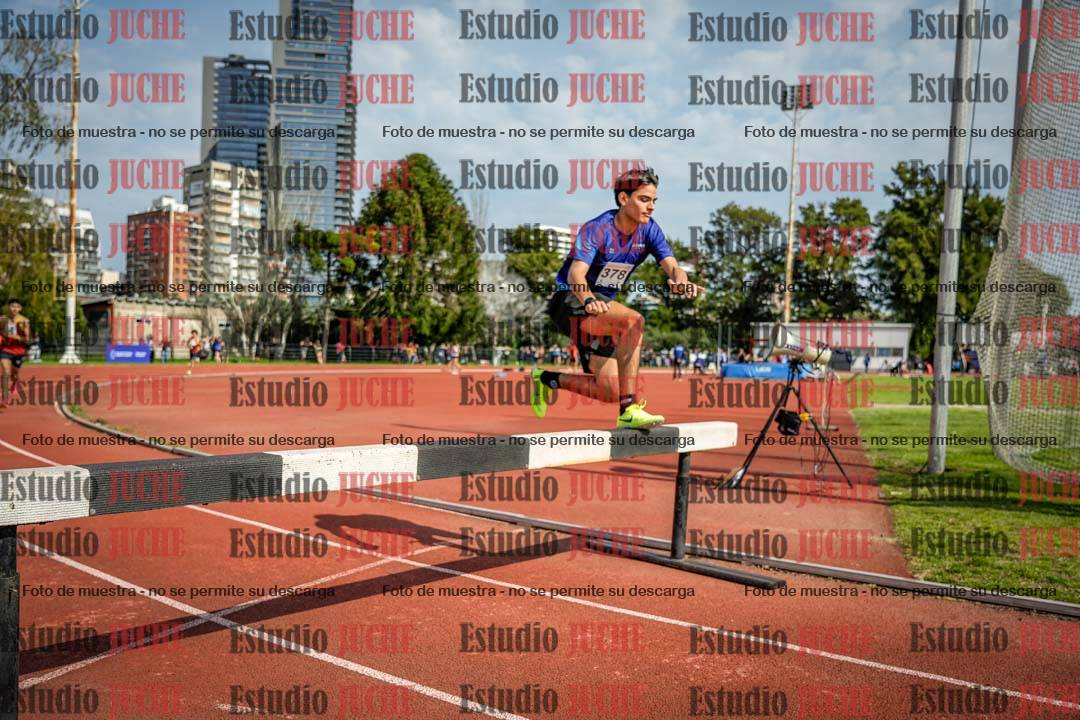 Fotos de los 1500 m con obstáculos de varones