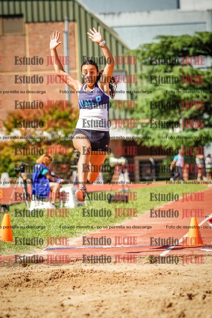 Fotos del salto en largo de mujeres