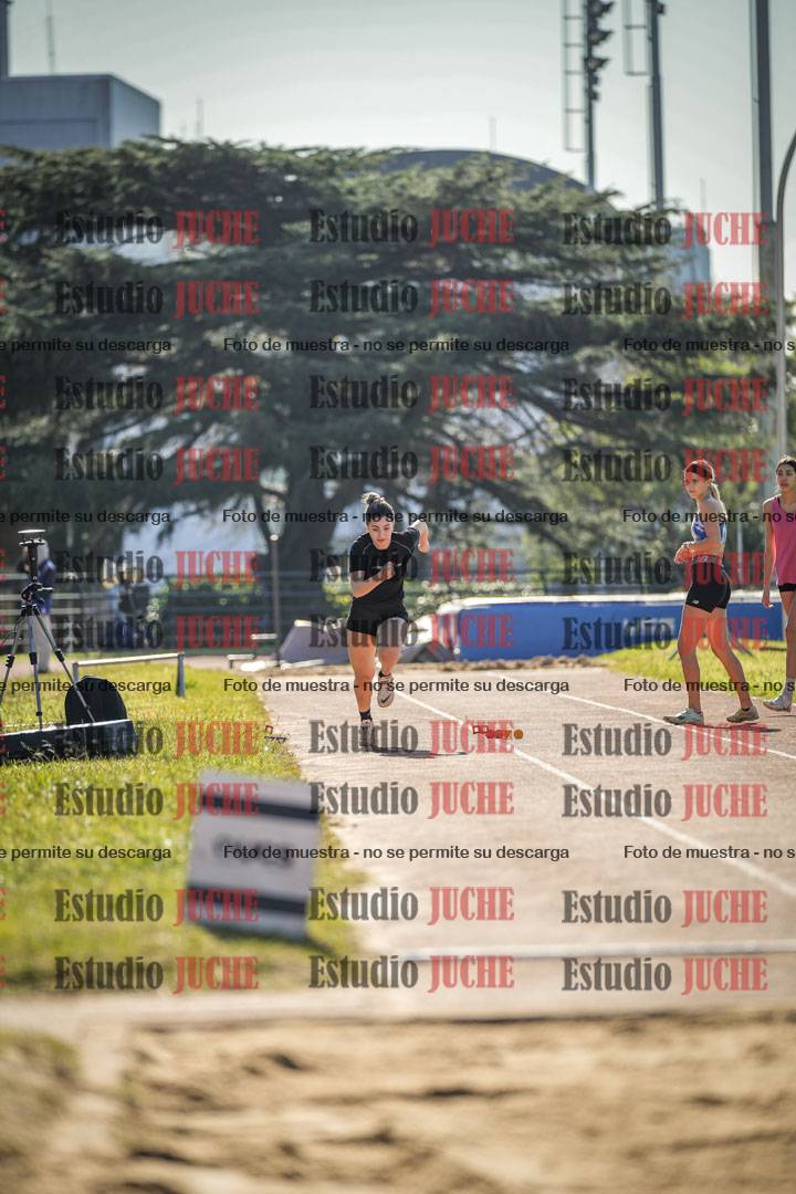 Fotos del salto en largo de mujeres