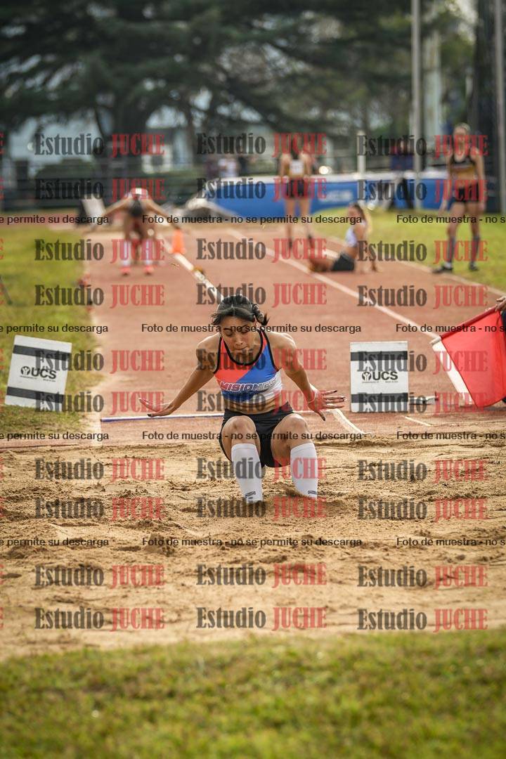 Fotos del salto en largo de mujeres