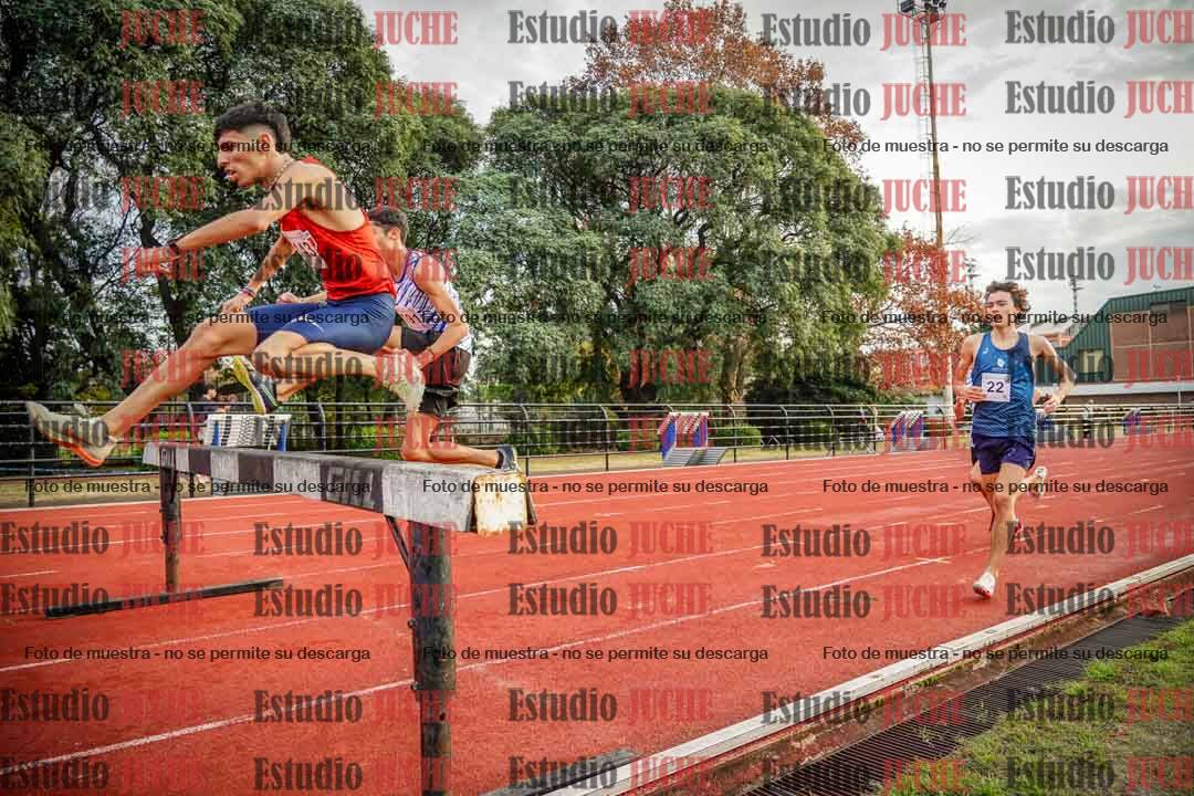 Fotos de los 3000 m con obstáculos de varones