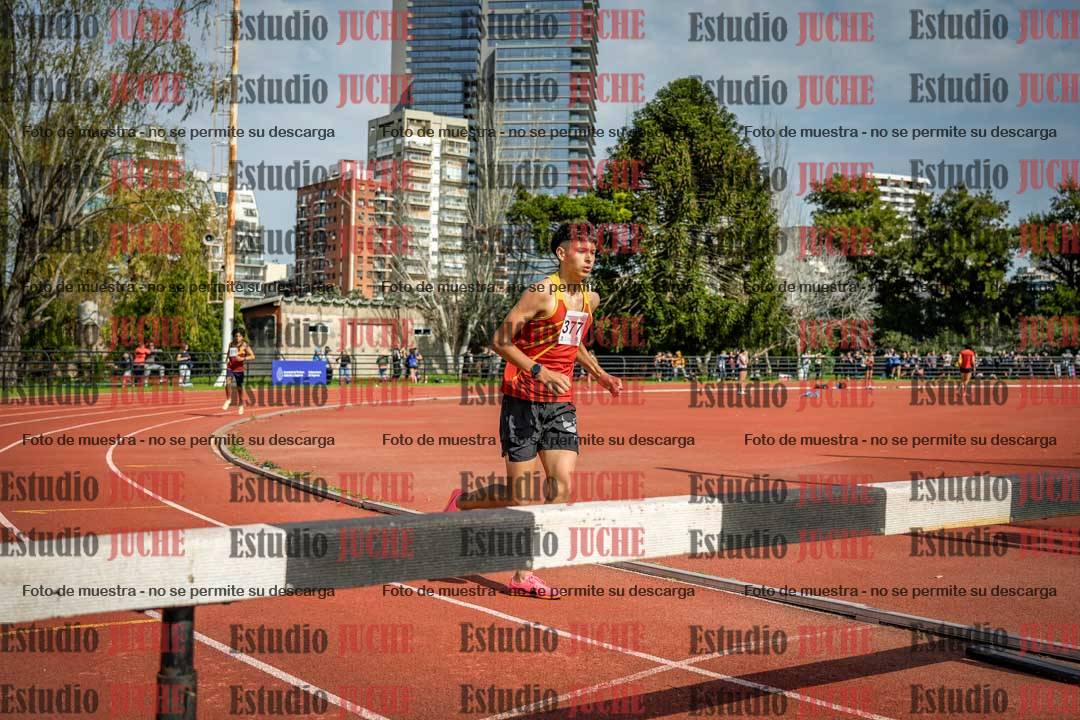 Fotos de los 1500 m con obstáculos de varones