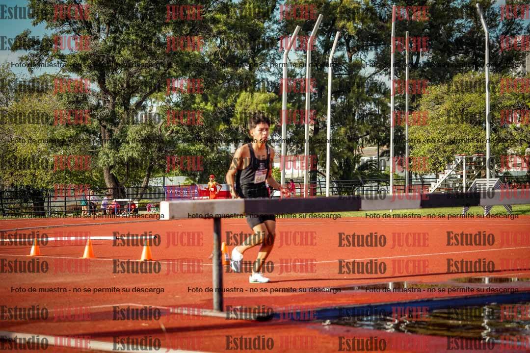 Fotos de los 2000 m con obstáculos de varones