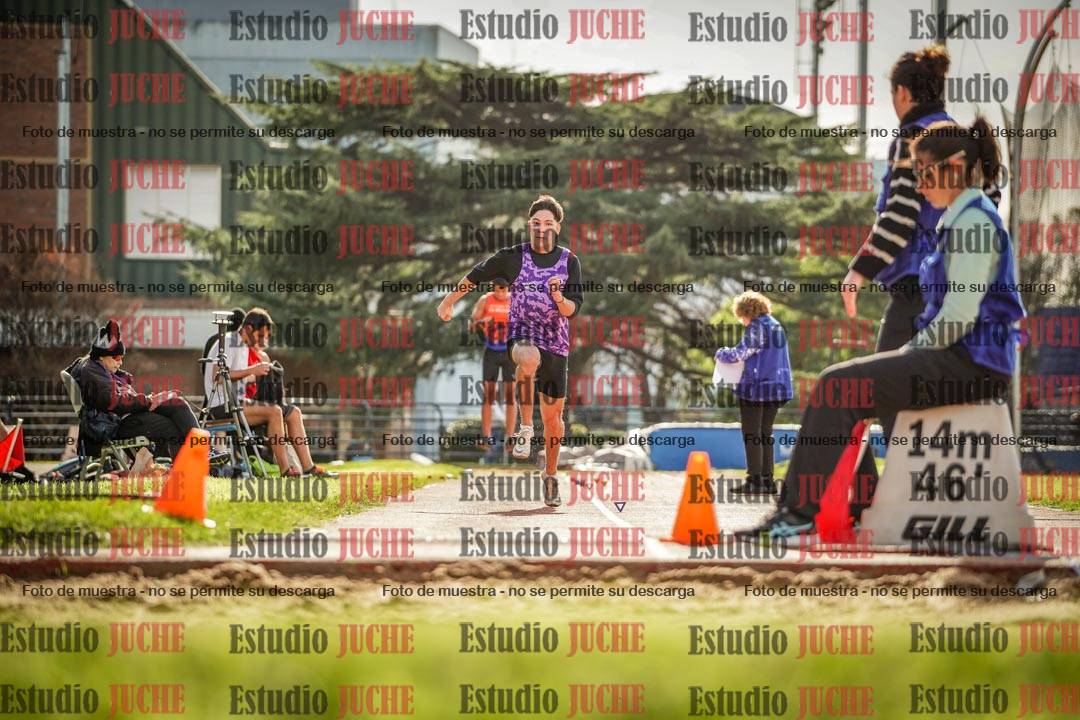 Fotos del salto en largo de varones
