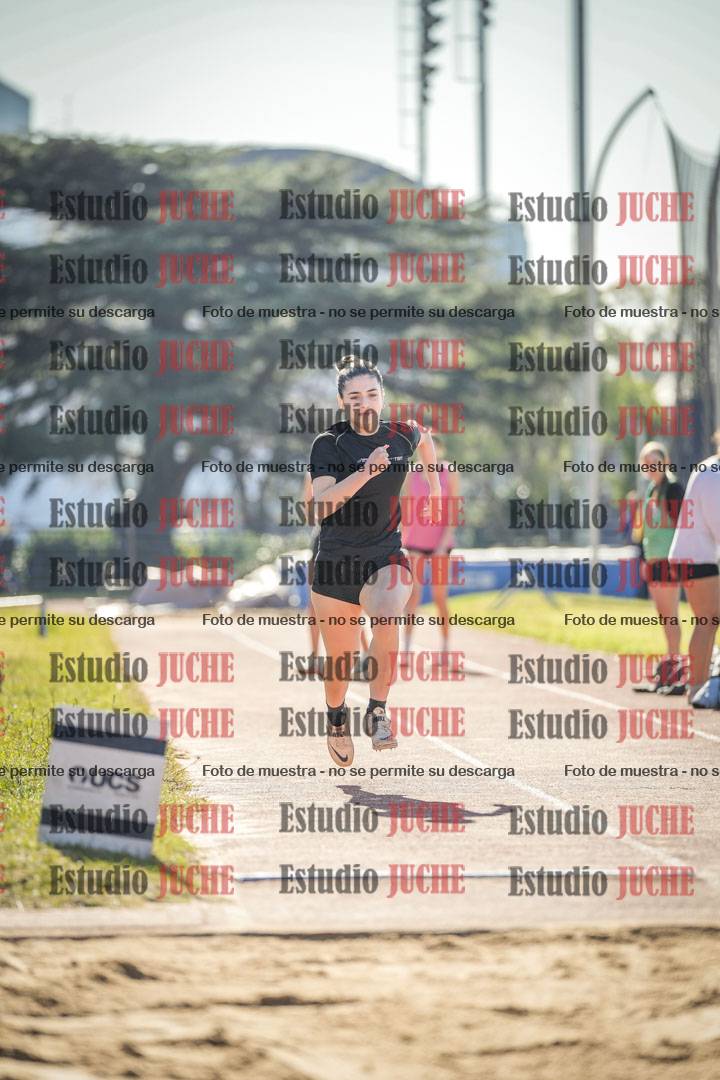Fotos del salto en largo de mujeres