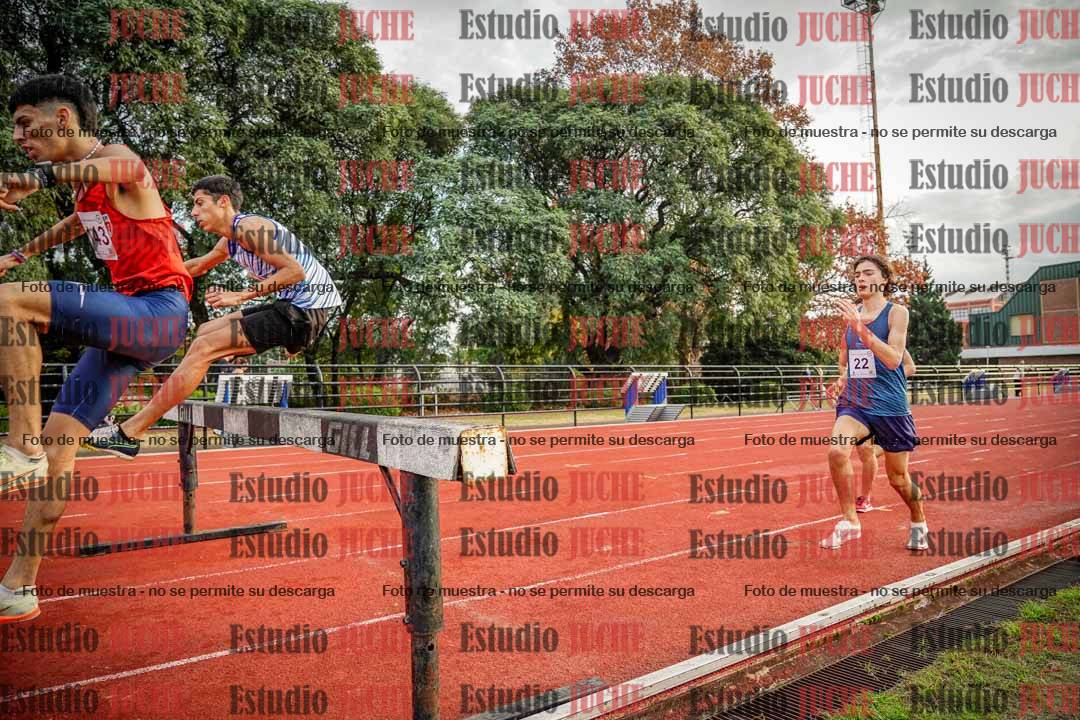 Fotos de los 3000 m con obstáculos de varones