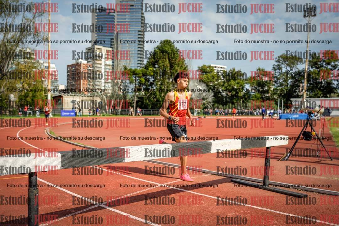 Fotos de los 1500 m con obstáculos de varones