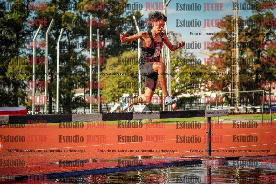 Fotos de los 2000 m con obstáculos de varones