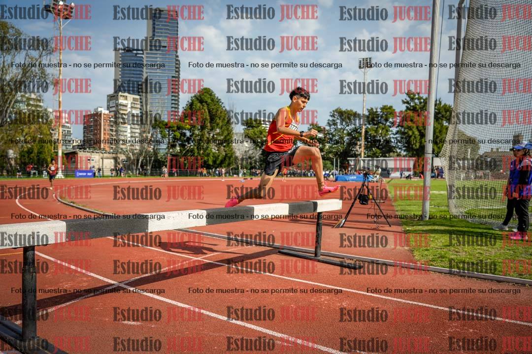 Fotos de los 1500 m con obstáculos de varones