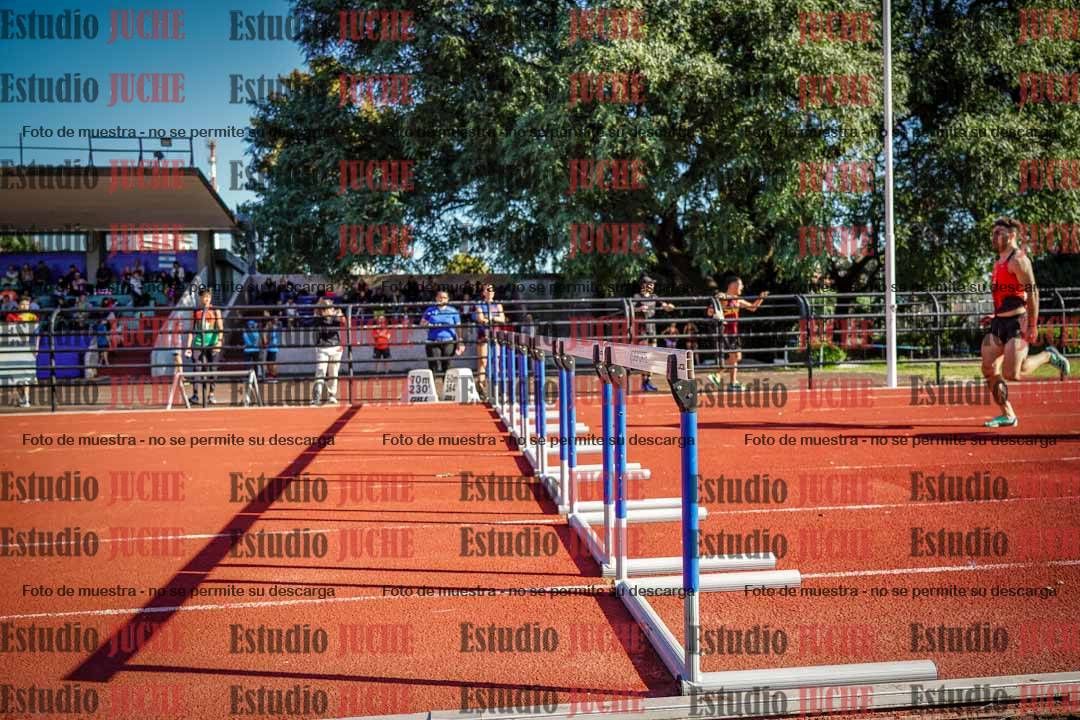 Fotos de los 400 m con vallas de varones
