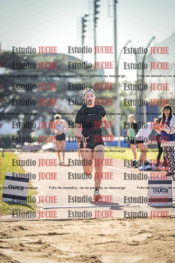 Fotos del salto en largo de mujeres