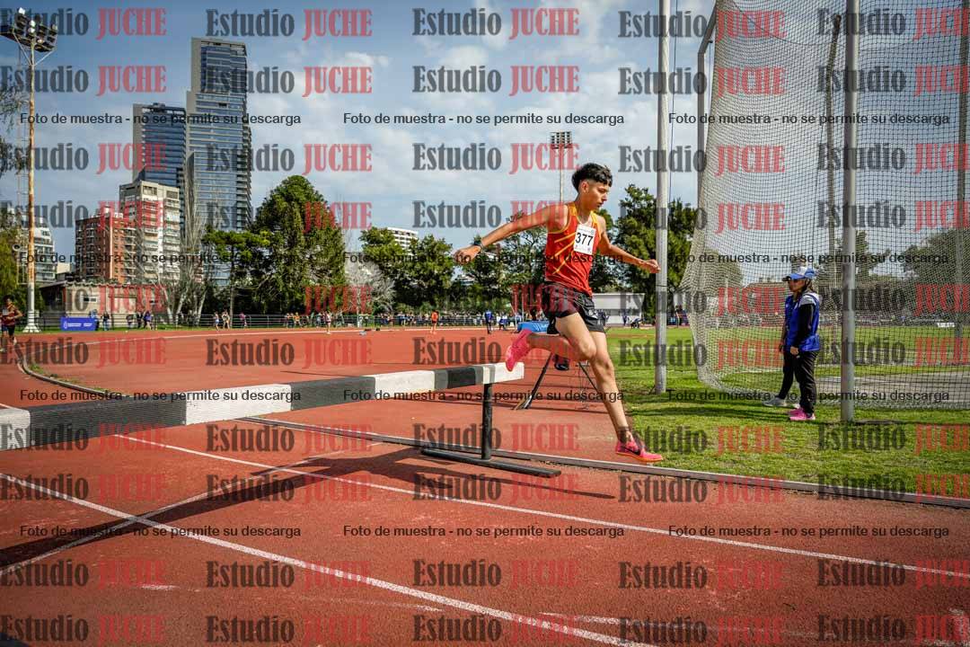 Fotos de los 1500 m con obstáculos de varones