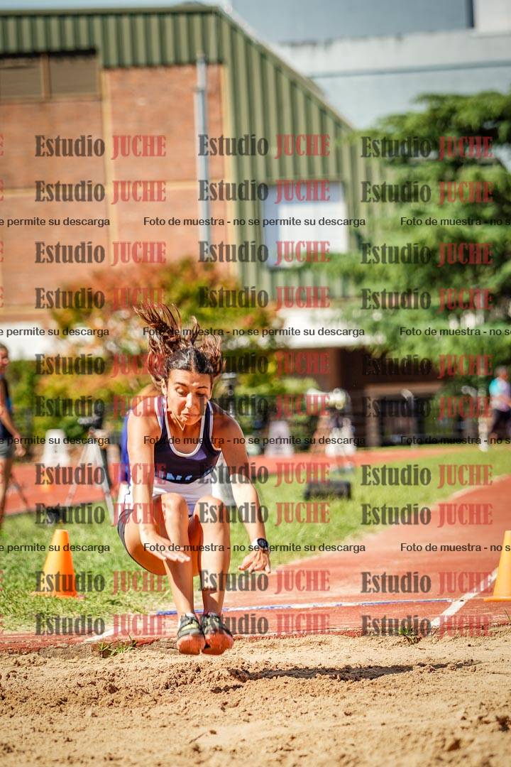 Fotos del salto en largo de mujeres