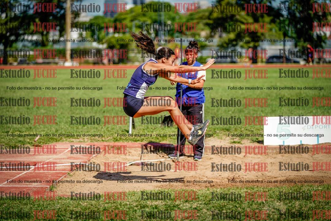 Fotos del salto en largo de mujeres