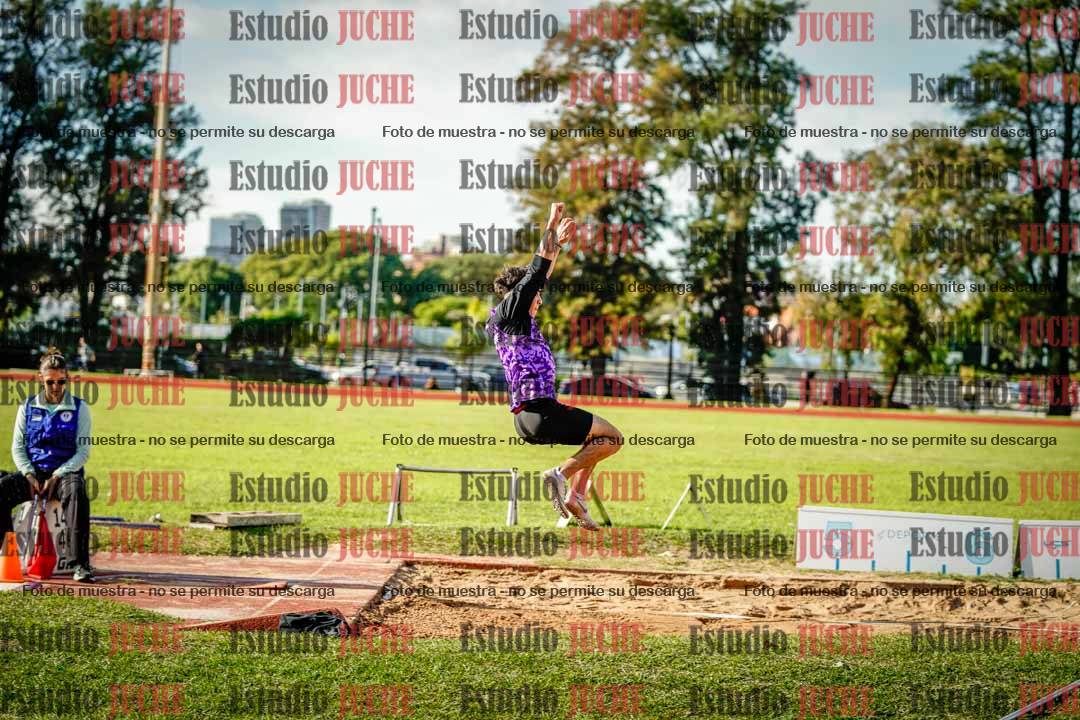 Fotos del salto en largo de varones