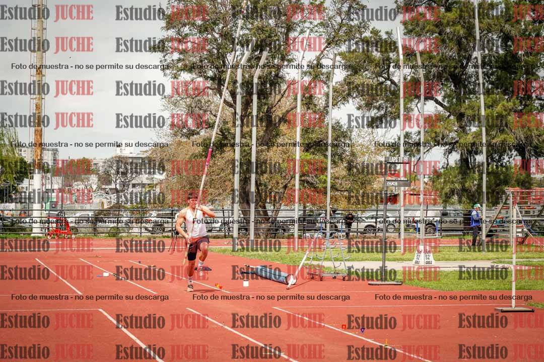 Fotos del salto con garrocha de varones