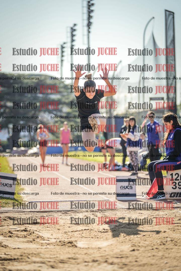 Fotos del salto en largo de mujeres