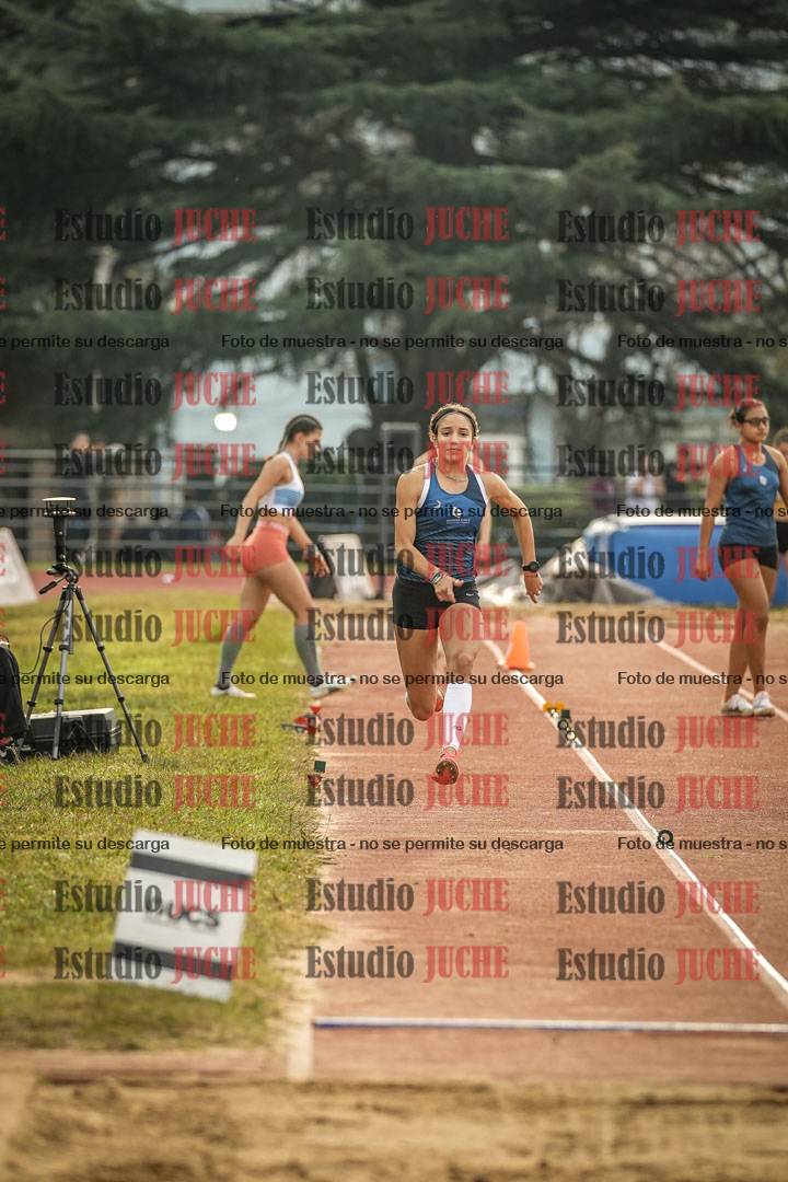 Fotos del salto en largo de mujeres