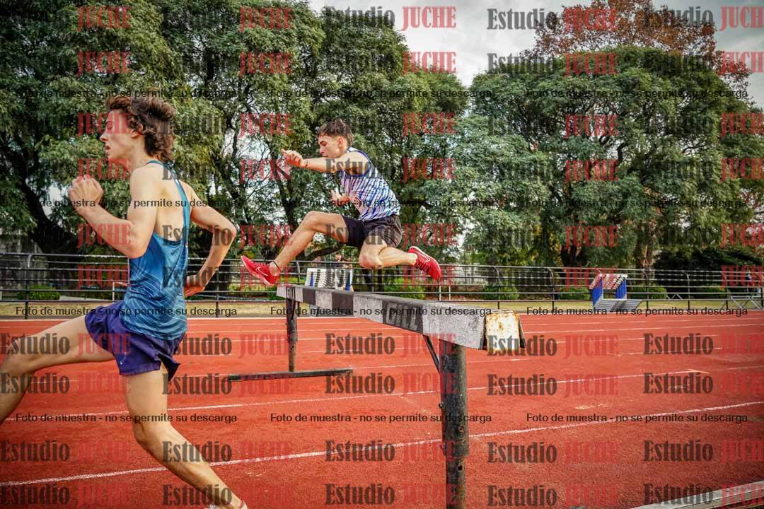 Fotos de los 3000 m con obstáculos de varones
