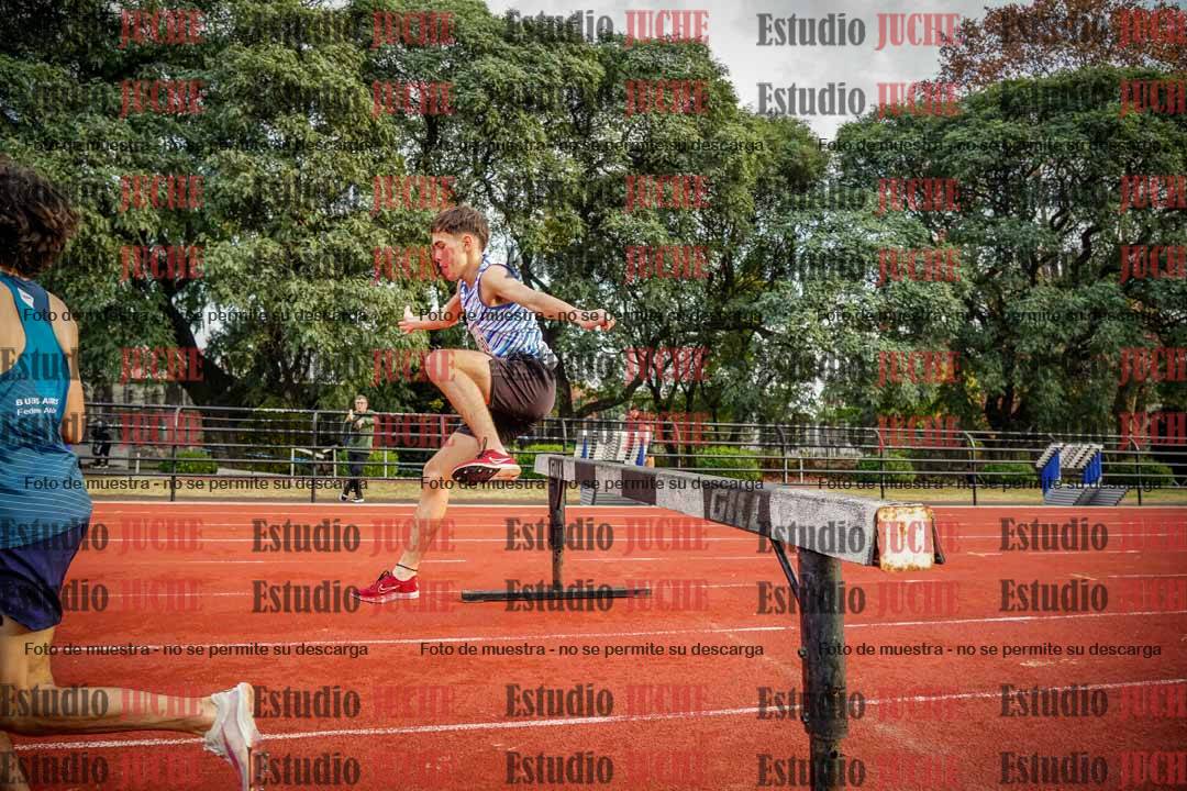 Fotos de los 3000 m con obstáculos de varones