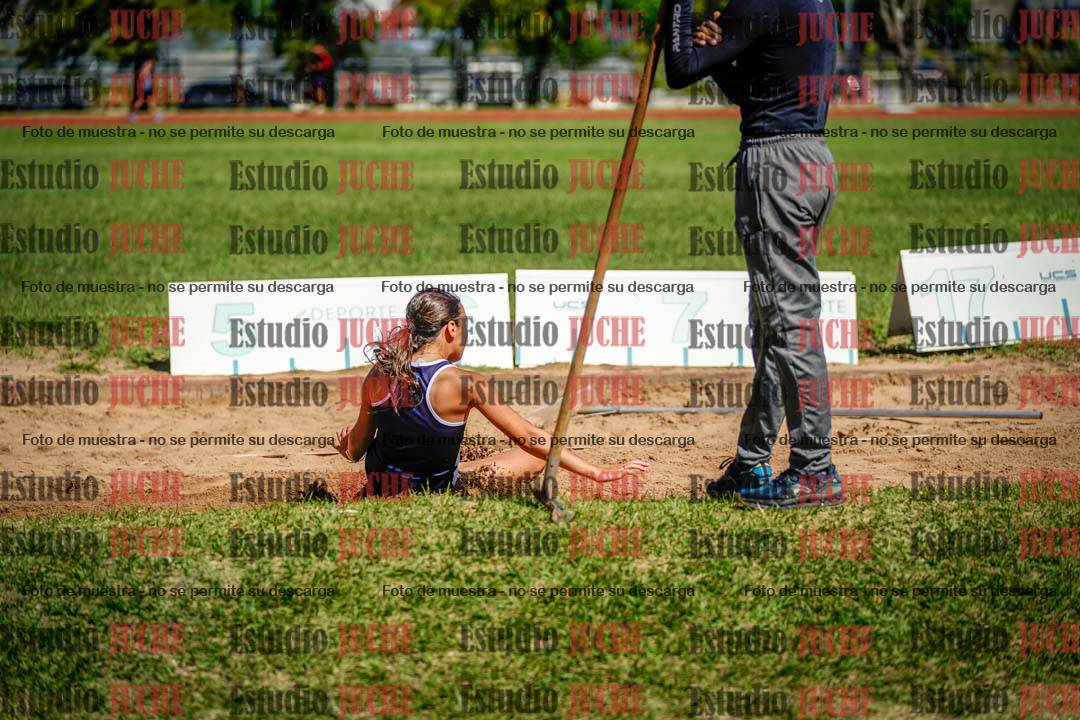 Fotos del salto en largo de mujeres